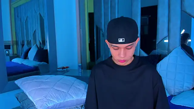 Sebax Young online show from September 16, 2025, 4:02 am