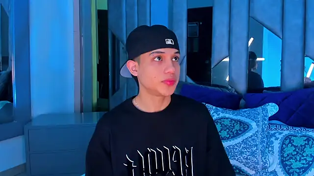 Sebax Young online show from September 19, 2025, 7:58 pm