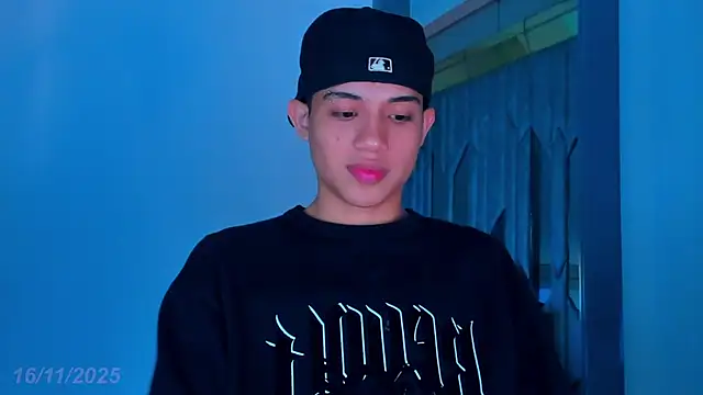 Sebax Young online show from November 16, 2025, 8:25 pm