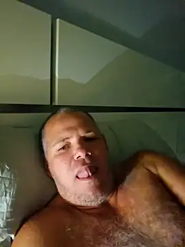 cubanitofeliz40 online show from December 5, 2025, 9:29 am