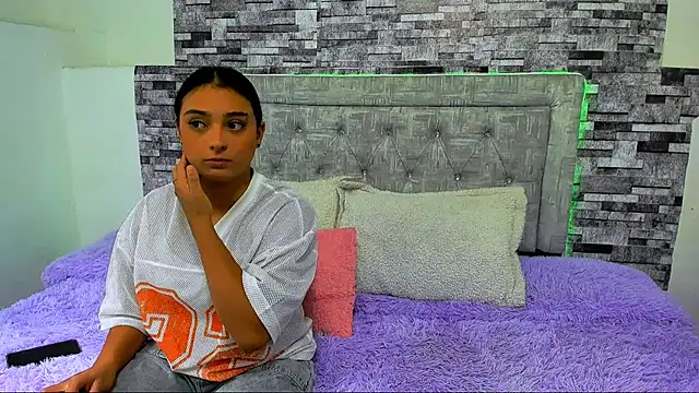 nicolexxaleja online show from September 22, 2025, 8:11 pm