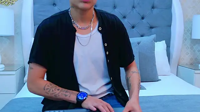 ZoeKrug online show from November 1, 2025, 12:07 pm