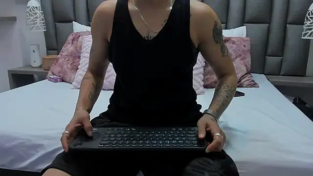 ZoeKrug online show from February 23, 2026, 12:24 pm