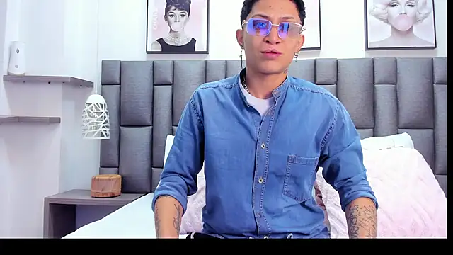 ZoeKrug online show from March 5, 2026, 12:34 pm