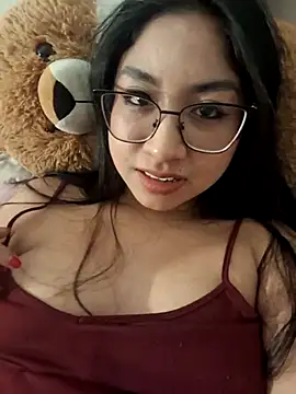 honeysweet111 online show from May 13, 2026, 6:33 am