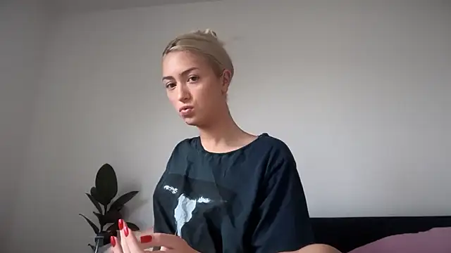 Kitty Swetty online show from October 13, 2025, 11:43 am