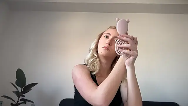 Kitty Swetty online show from March 6, 2026, 2:02 pm