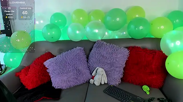 sasha roldann online show from March 18, 2026, 7:39 pm