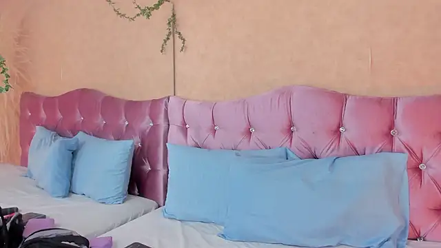 KARINAJTORRES online show from February 6, 2026, 10:02 pm