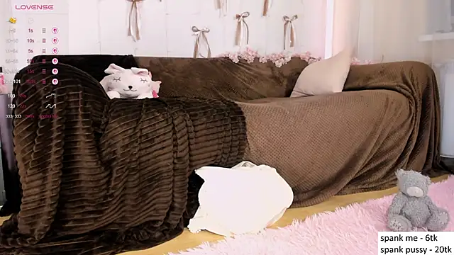 jenniekitty online show from October 12, 2025, 8:19 pm