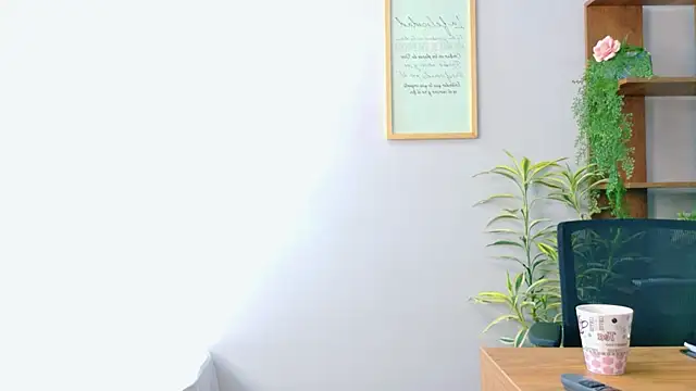 Agatha-Adams online show from December 18, 2025, 2:23 pm