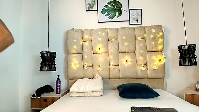 Zoelucas online show from December 5, 2025, 12:03 pm