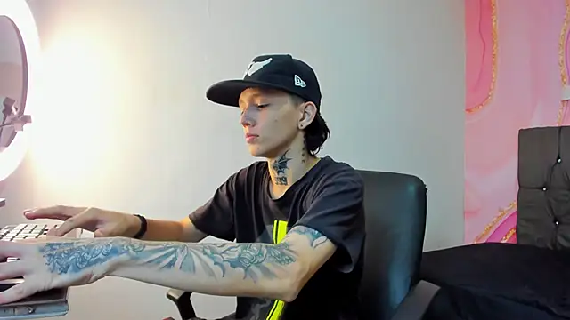 StraightBoy Nick online show from October 8, 2025, 9:45 pm