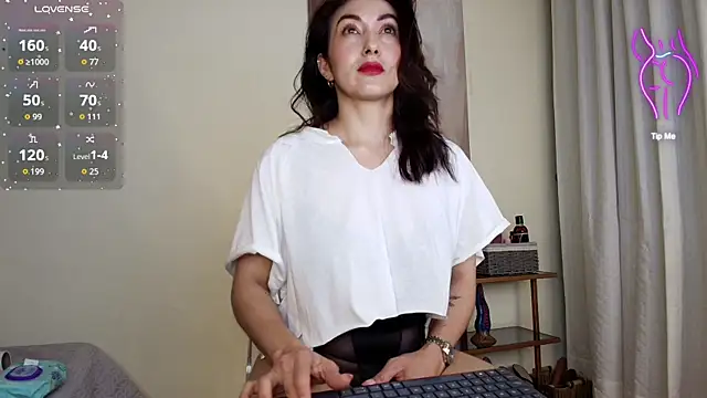 siren indira  online show from November 7, 2025, 11:05 pm