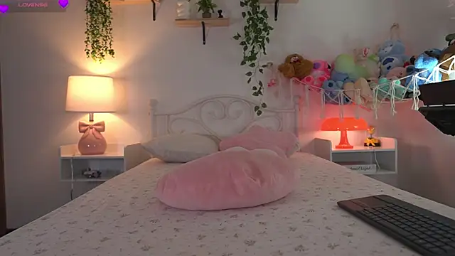 violeth     online show from April 21, 2026, 12:55 pm