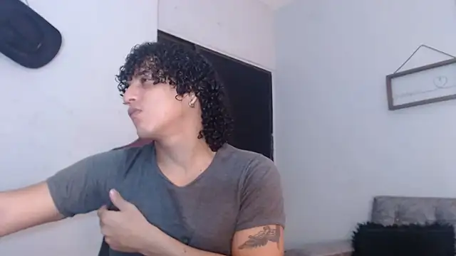 Xfire boy69 online show from October 24, 2025, 4:25 pm