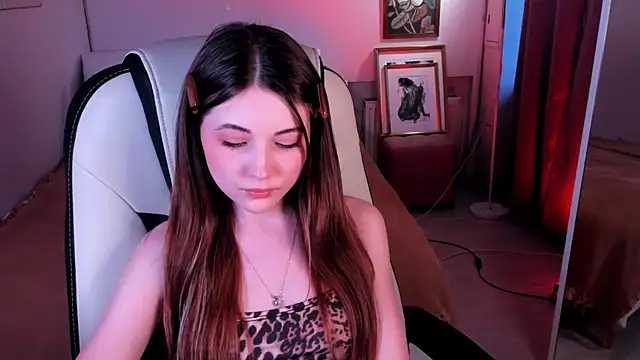 Snapshot of Kimmie_shine chatting on August 4, 2026, 3:14 pm Kimmie shine online show from August 4, 2026, 3:14 pm