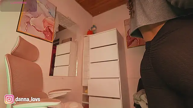 Dannaa Lovs online show from October 10, 2025, 5:12 pm