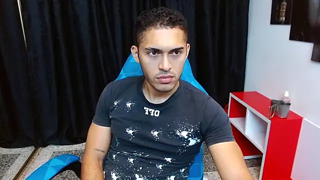 Snapshot of Derek_Storm_ chatting on December 22, 2025, 12:35 pm Derek Storm online show from December 22, 2025, 12:35 pm