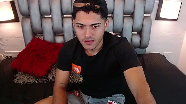 Snapshot of Derek_Storm_ chatting on April 8, 2026, 11:32 am Derek Storm online show from April 8, 2026, 11:32 am