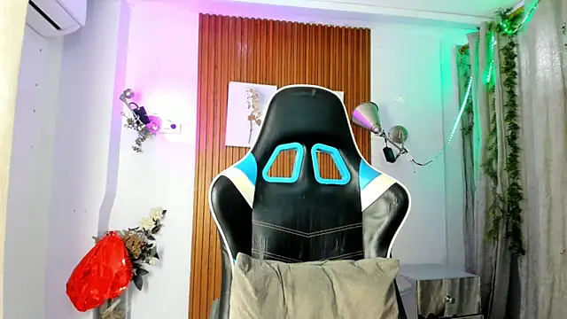 Darwin mayo online show from October 7, 2025, 5:21 pm