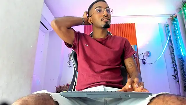 Darwin mayo online show from November 12, 2025, 5:24 pm