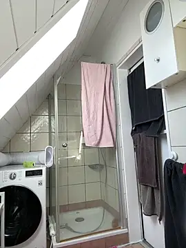 SweetTeenGirl online show from September 23, 2025, 1:25 pm