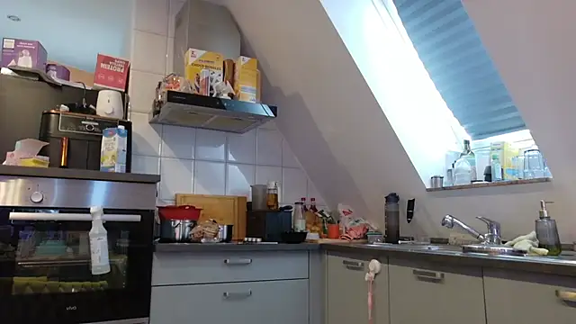 SweetTeenGirl online show from October 16, 2025, 9:43 am