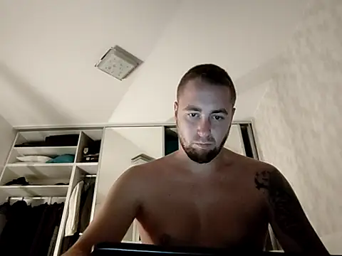 Vladyslav30 online show from October 28, 2025, 2:37 am