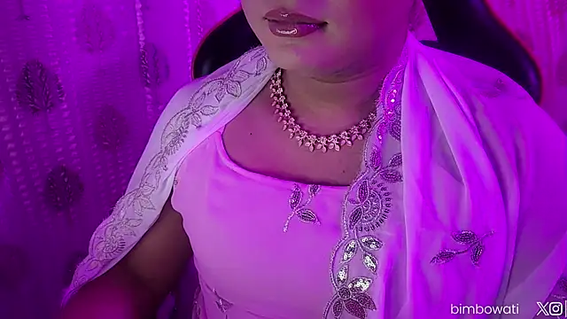 Snapshot of Bimbowati chatting on April 3, 2026, 6:17 pm Bimbowati online show from April 3, 2026, 6:17 pm