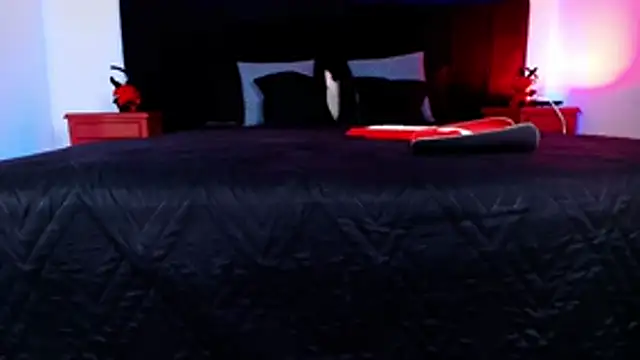 Alisse Moore online show from April 17, 2026, 12:19 pm