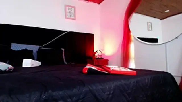 Alisse Moore online show from April 21, 2026, 12:22 pm