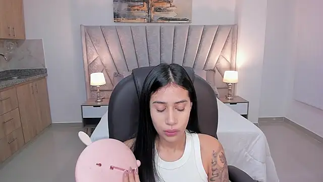 miranda crawfor online show from October 15, 2025, 11:54 am