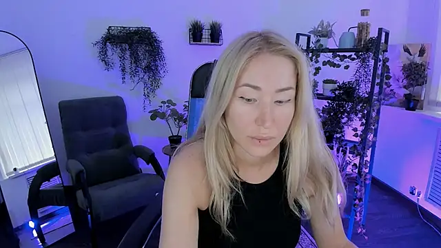 AstraMonroe online show from April 6, 2026, 4:46 am