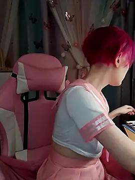 Fuzzy Unicorn online show from November 13, 2025, 7:35 pm