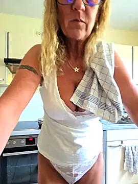 Snapshot of HotWifeLyn68 chatting on July 21, 2026, 1:57 pm HotWifeLyn68 online show from July 21, 2026, 1:57 pm