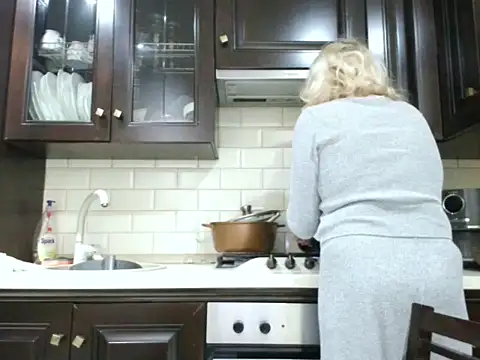 ButterflyBlondie online show from November 17, 2025, 3:01 am