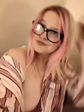 SuzieSub online show from September 13, 2025, 10:31 pm