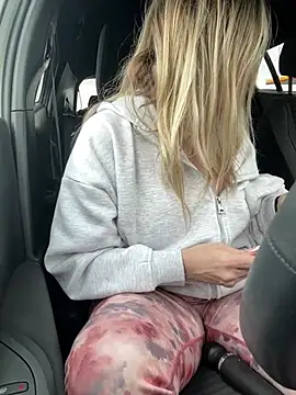 SuzieSub online show from April 14, 2026, 2:56 pm