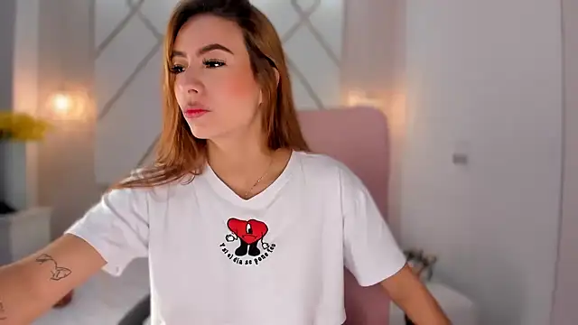 isabellashine online show from March 18, 2026, 4:54 pm