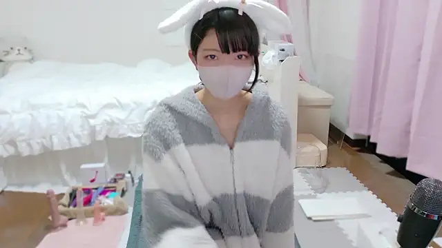 Snapshot of clara_6x9 chatting on October 28, 2025, 7:49 pm clara 6x9 online show from October 28, 2025, 7:49 pm