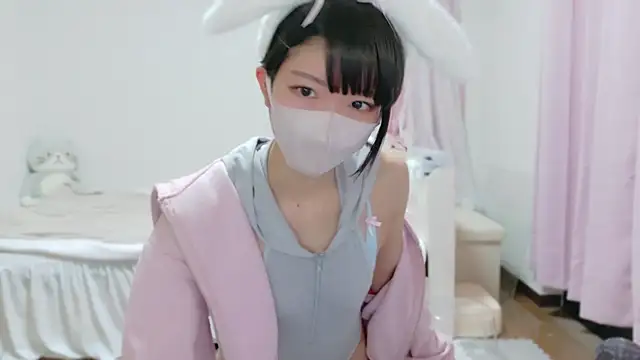 Snapshot of clara_6x9 chatting on October 29, 2025, 3:03 pm clara 6x9 online show from October 29, 2025, 3:03 pm