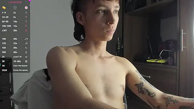 spacehumanz online show from November 15, 2025, 7:32 pm