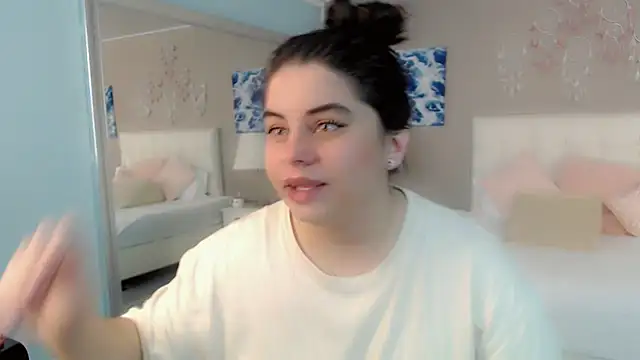 maddissonivanova online show from April 20, 2026, 7:04 pm