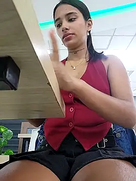 Lorena Mcfly online show from September 19, 2025, 1:45 pm