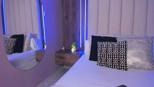 LucySalvatore  online show from January 16, 2026, 8:46 pm