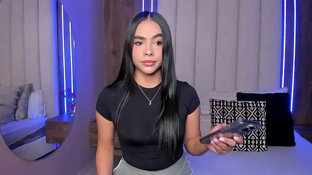 LucySalvatore  online show from February 21, 2026, 5:14 pm