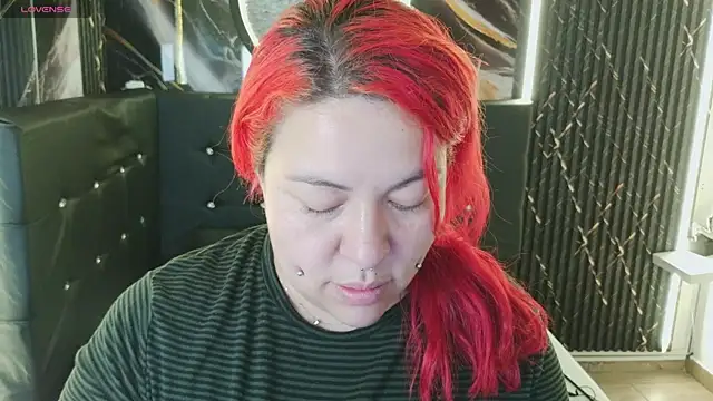 Witch Scarlet online show from April 18, 2026, 1:31 am