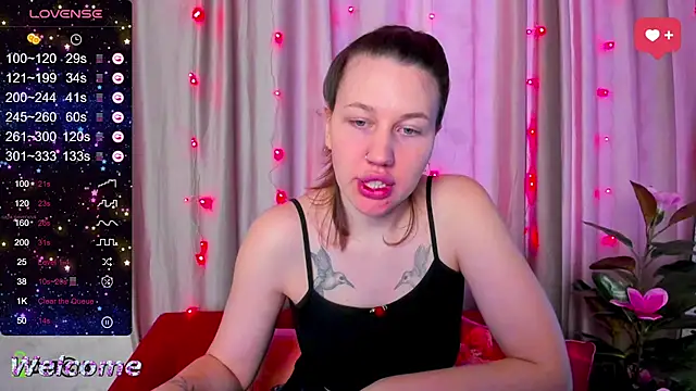 Snapshot of Haley_Nikki chatting on February 22, 2026, 2:13 am Haley Nikki online show from February 22, 2026, 2:13 am