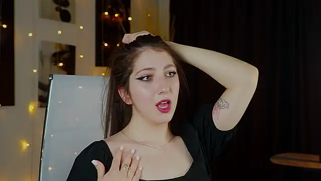 Mary Miiller online show from December 2, 2025, 9:36 am